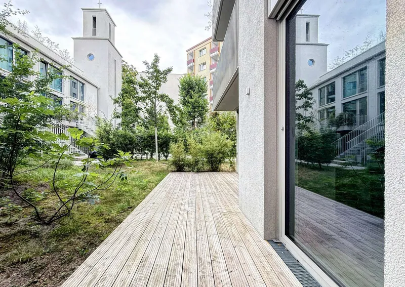 Architektur-Highlight nahe Crelle-Kiez: Garten-Loft mit Terrasse, Sichtbeton und Panoramafenstern — photo 1